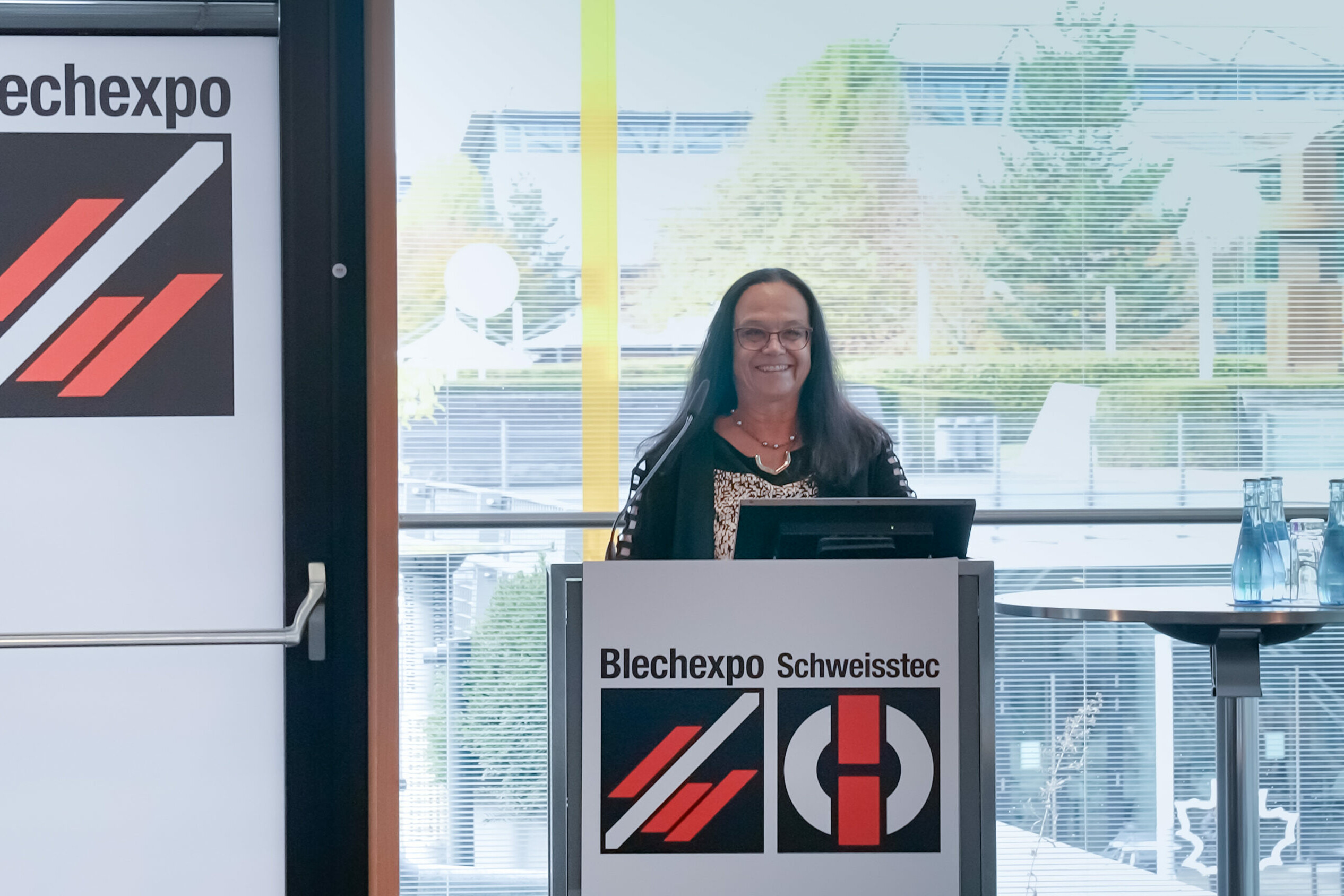 Blechexpo Internationale Fachmesse für Blechbearbeitung Blechexpo 2025 .00 00 17 09.Standbild005 bea 1 scaled uai Bettina Schall Geschäftsführerin Schall Messen, Eröffnungspressekonferenz Blechexpo/Schweisstec 2025